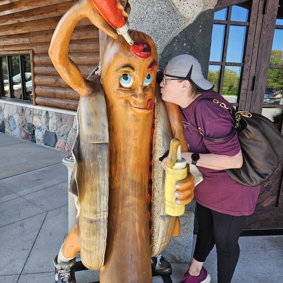 Meet your Posher, Wanda - Picture 2 of 3